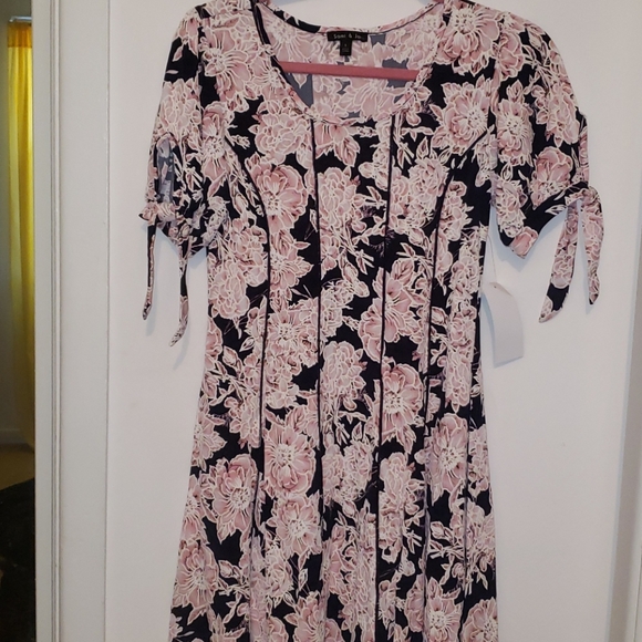 Dress - Picture 1 of 4